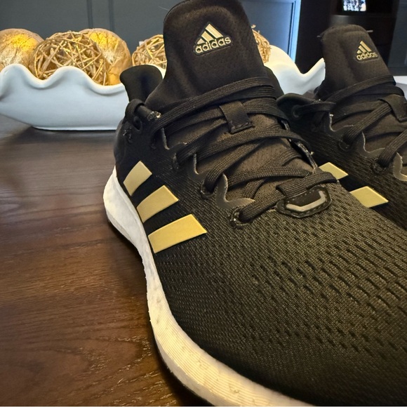 Like New - Women’s Size 9 Adidas Pureboost 22 Running Shoes Black/Gold Metallic - Picture 7 of 9
